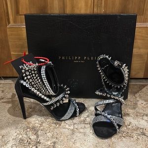 Gorgeous studied heels